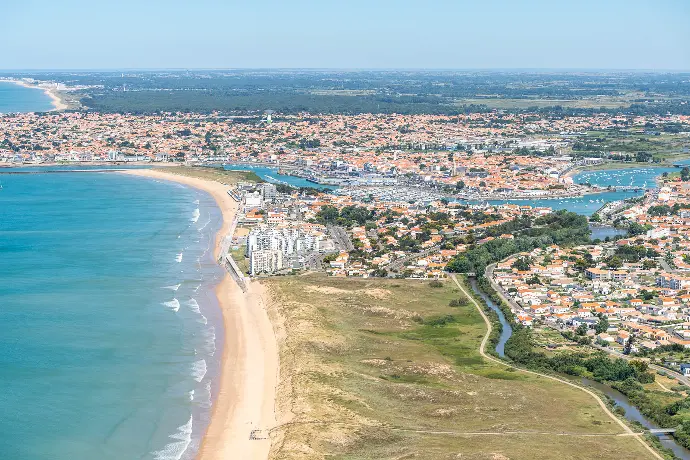 Résidence Les Portes de Saint Gilles, parc pour seniors avec chalets en pleine nature à acquérir