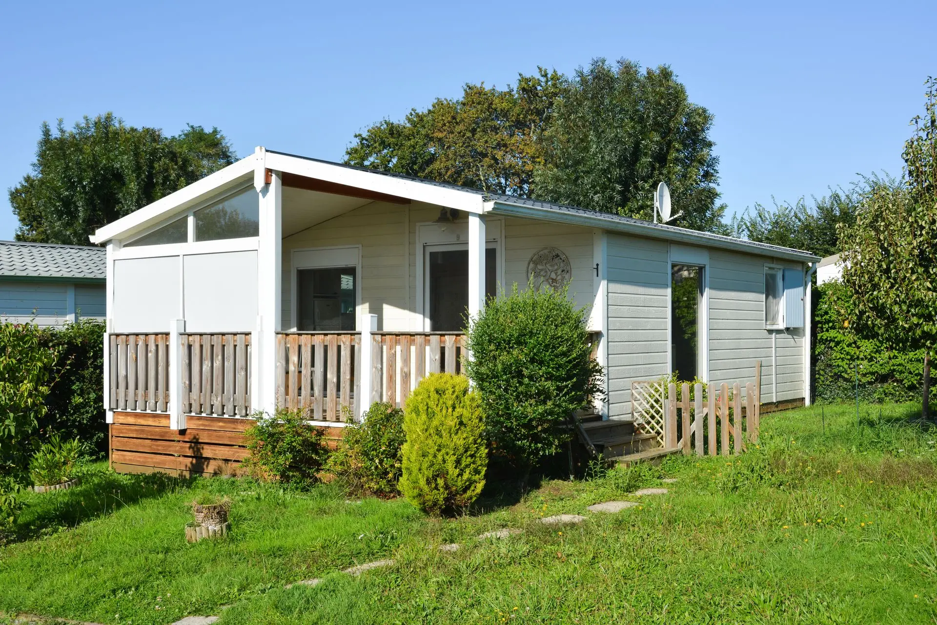 Chalets modernes en pleine nature pour propriétaires seniors au parc Les Portes de Saint Gilles